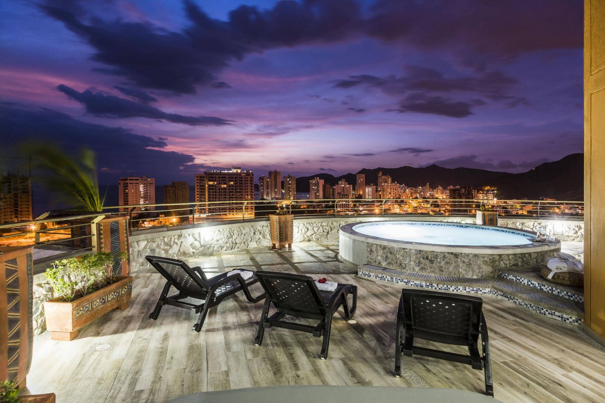 Terrazas Tayrona Travelers Apartamentos Y Suites ซันตามาร์ตา ภายนอก รูปภาพ